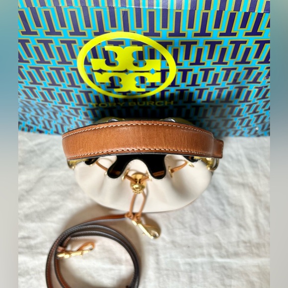 Tory Burch T Leather Bucket Bag - Limited Edition - Picture 5 of 10